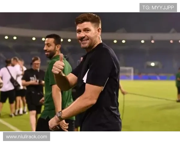 史蒂文·杰拉德：从利物浦传奇队长到英格兰足球的全能中场象征