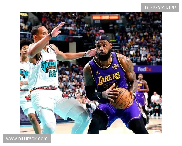 2009年湖人队与灰熊队激战回顾：经典对决与精彩瞬间的重温